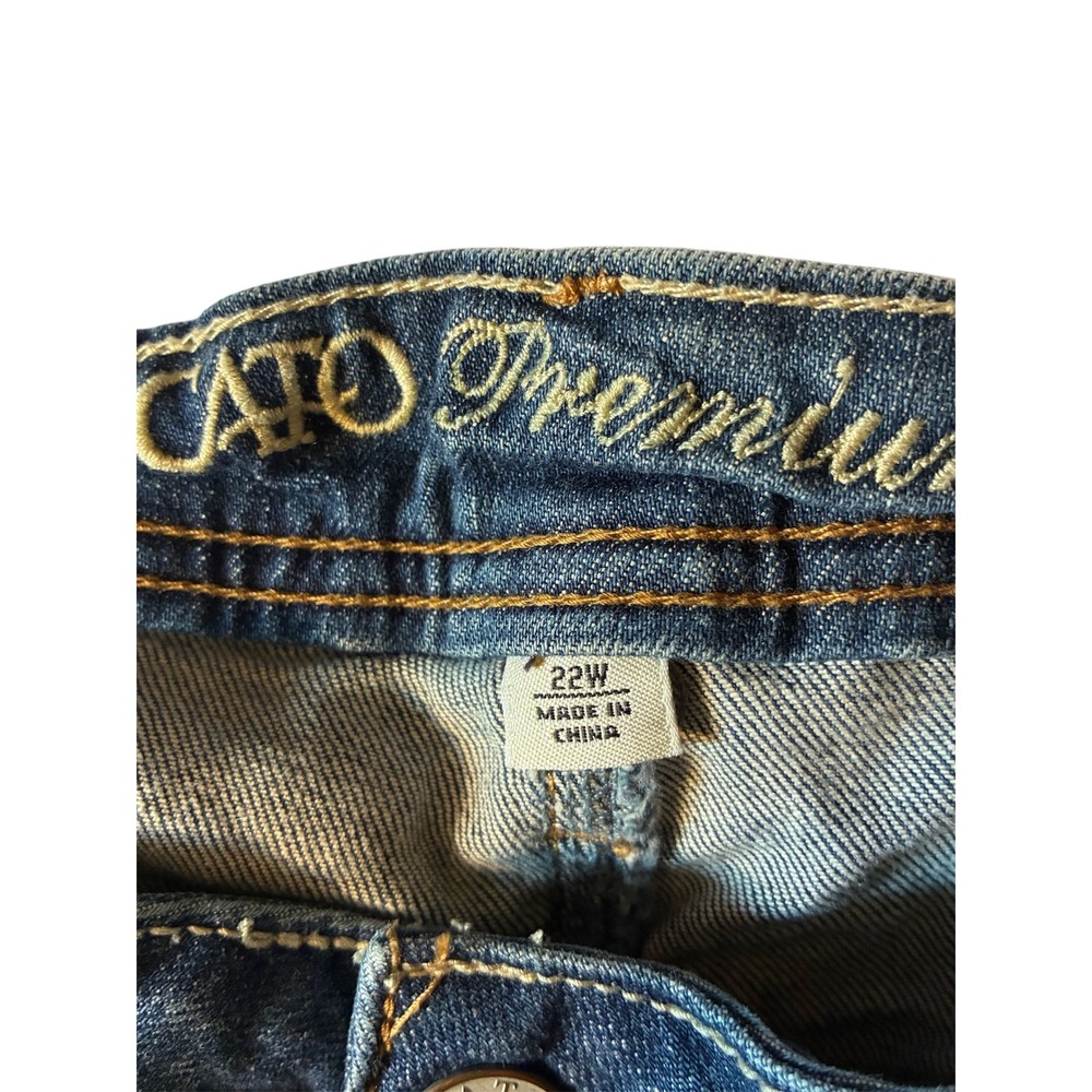 Cato Women's Distressed Cropped Capri Jeans Sz 22W Blue Stretch Denim Plus Size - Picture 4 of 6